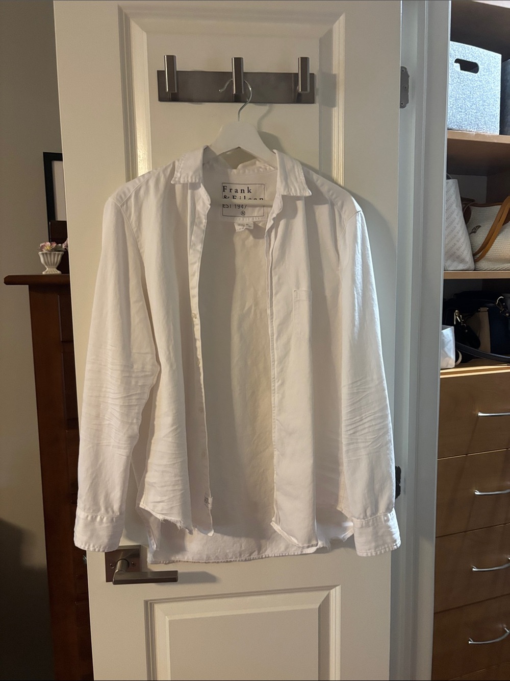 Frank & Eileen White Casual Button-Down Shirt